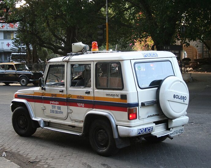 Mumbai_Police_Mahindra_Bolero_Patrol_Car