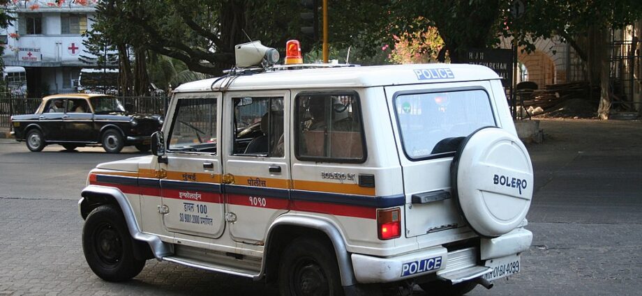 Mumbai_Police_Mahindra_Bolero_Patrol_Car